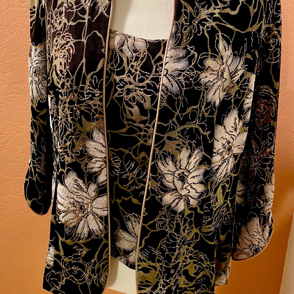 ALEX E•V•E•N•I•N•G•S 2 Piece Top w/ Blazer